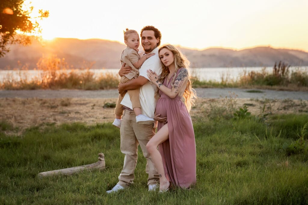 Outdoor Maternity Photography of the Family in bay area at the shore